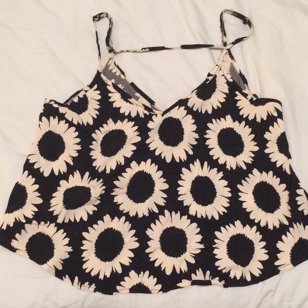 Patterned tank
